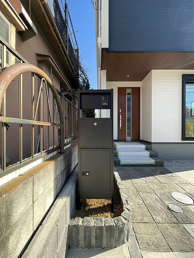 シンプルデザインのポスト。