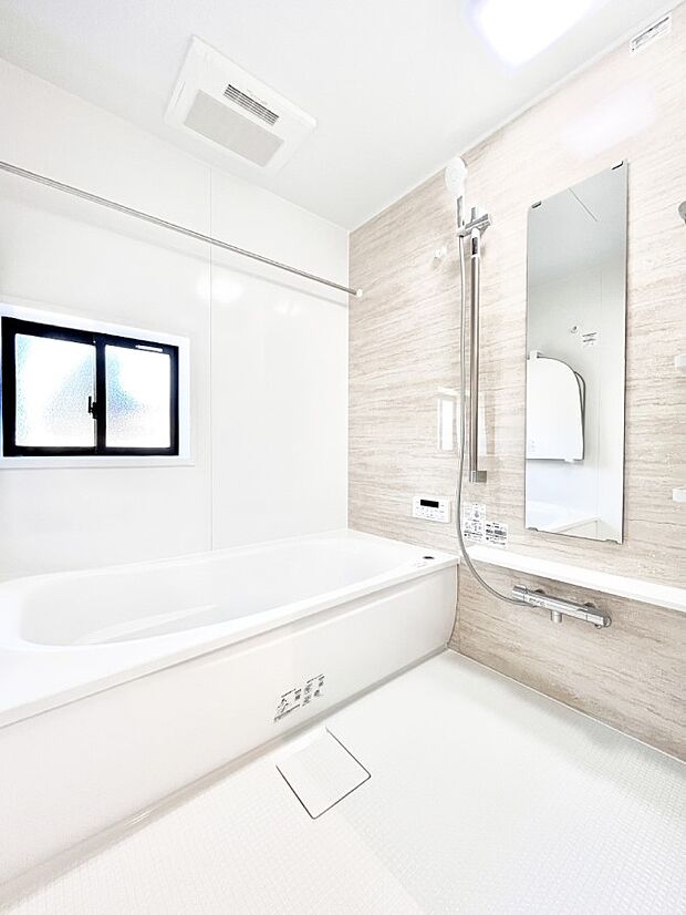 落ち着いた雰囲気でゆっくりお寛ぎいただけるバスルーム