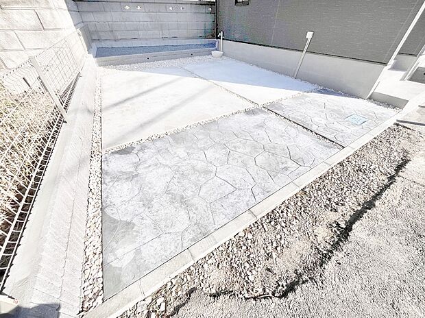 目の前が駐車場だと雨の日も大量にお買い物をした時も便利ですね