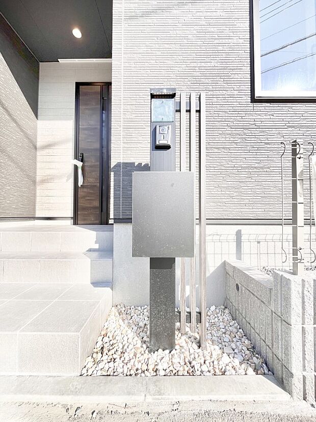 表札・インターホン・ポストをひとつに集約