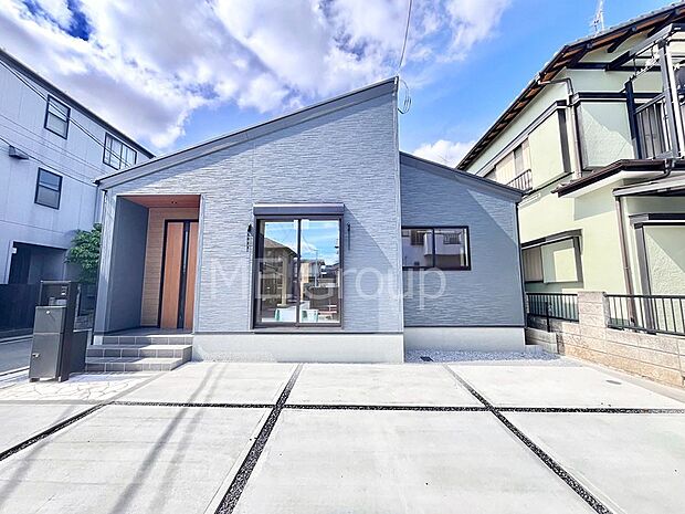 洗練された外観、上質な住空間が広がる室内は永く安心して過ごせる住居です。