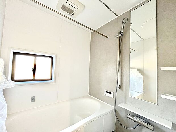 落ち着いた雰囲気でゆっくりお寛ぎいただけるバスルーム