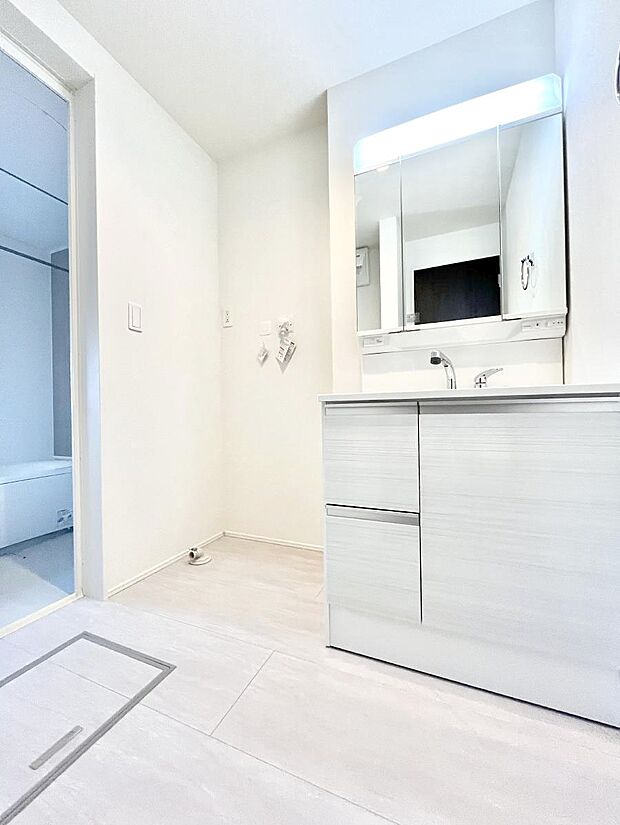 清潔感のある快適空間です。毎日の身支度も気持ち良くお使い頂けます。 