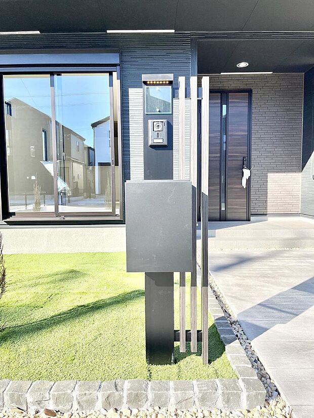 シンプルデザインのポスト。