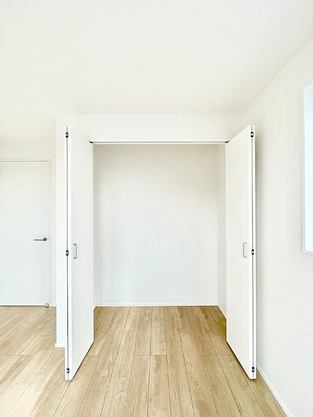 たっぷりの収納スペースで快適に暮らせそう 