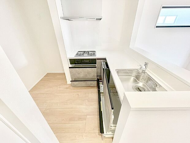 使いやすさを優先したスライド式収納タイプ！