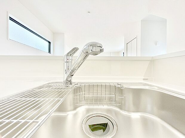 いつでも清潔なおいしいお水を。一つの水栓で水道水と浄水を使い分け。