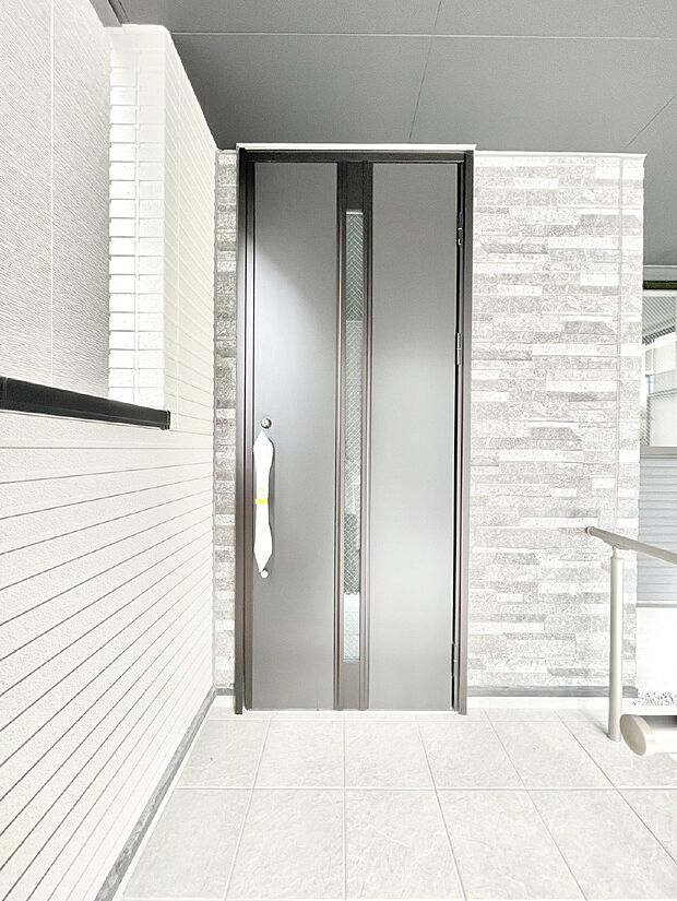 大切な家族、来客を出迎える玄関。