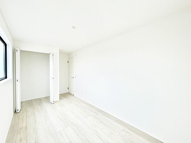 使いやすい形でベットや家具の置き方にも困ることもありません。   