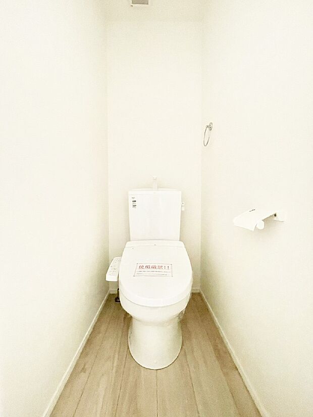 明るく清潔感のあるトイレです。 