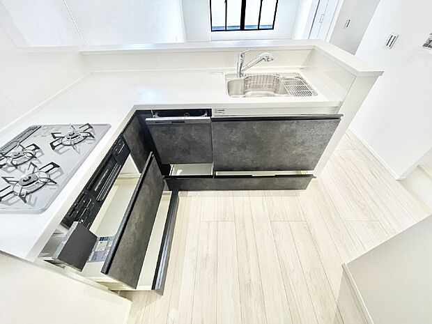 使いやすさを優先したスライド式収納タイプ!