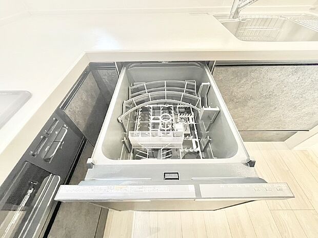 面倒なお片づけは食洗機にお任せ！家事の負担が減って、時間にも気持ちにもゆとりができます。
