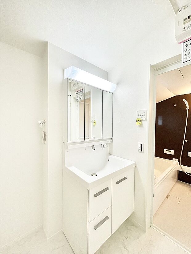 身支度もスムーズにおこなえる脱衣場。  