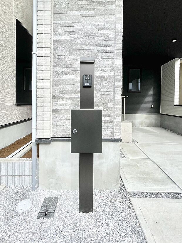 シンプルデザインのポスト。