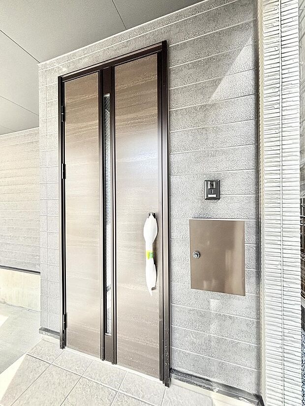 住まいの顔を演出する、玄関ドア。 