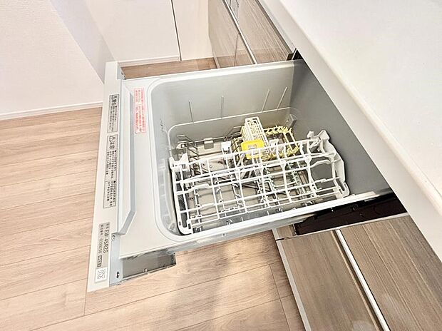 面倒なお片づけは食洗機にお任せ！家事の負担が減って、時間にも気持ちにもゆとりができます。