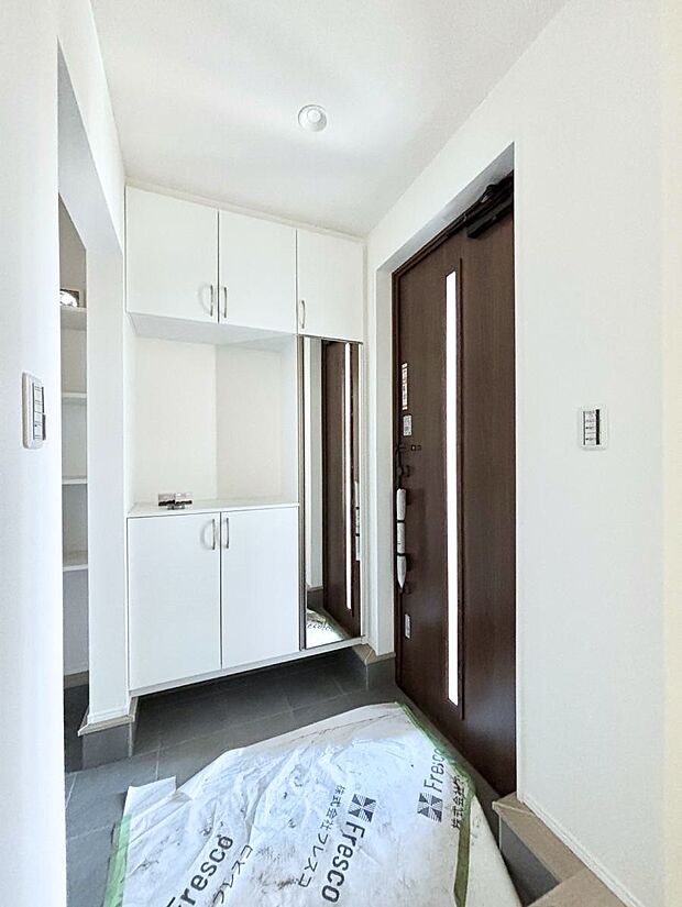 いつもきれいにしておきたい玄関ですね。