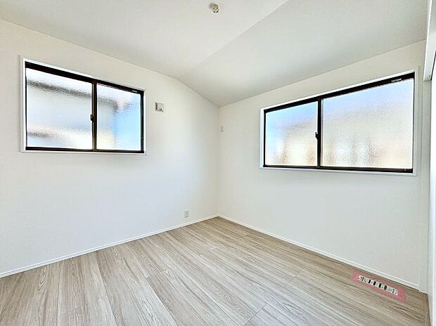 2面採光なので、明るく風通しも良く心地良い生活が送れます。