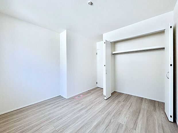 子供部屋にもおすすめな収納スペースたっぷりの居室