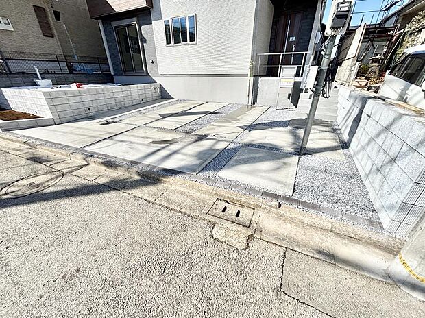 駐車2台可能!急なお客様の駐車に。また、ご家族の自転車スペースとしても大活躍。