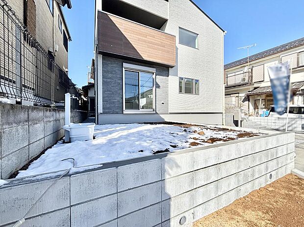 家族で楽しめる庭付きです。ガーデニングや物置を置いたり、お子様がいらっしゃるご家庭ではプールなど使い方はさまざまです。