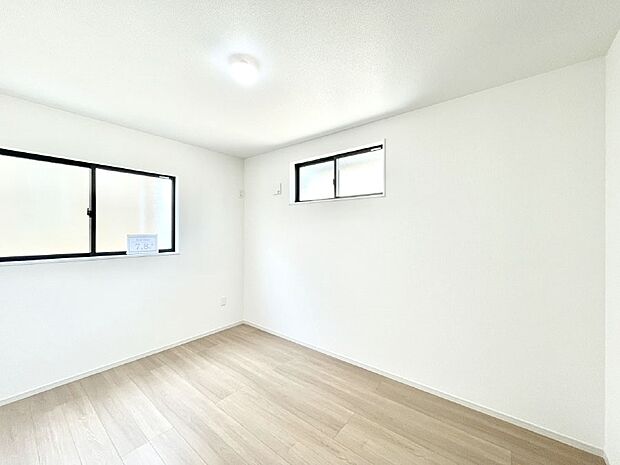 2面採光で気持ちよく自然光が取り入れられるのでお子様のお部屋にもピッタリ