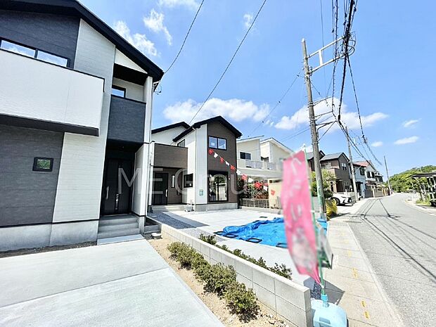 前面道路はきちんと整備されています  