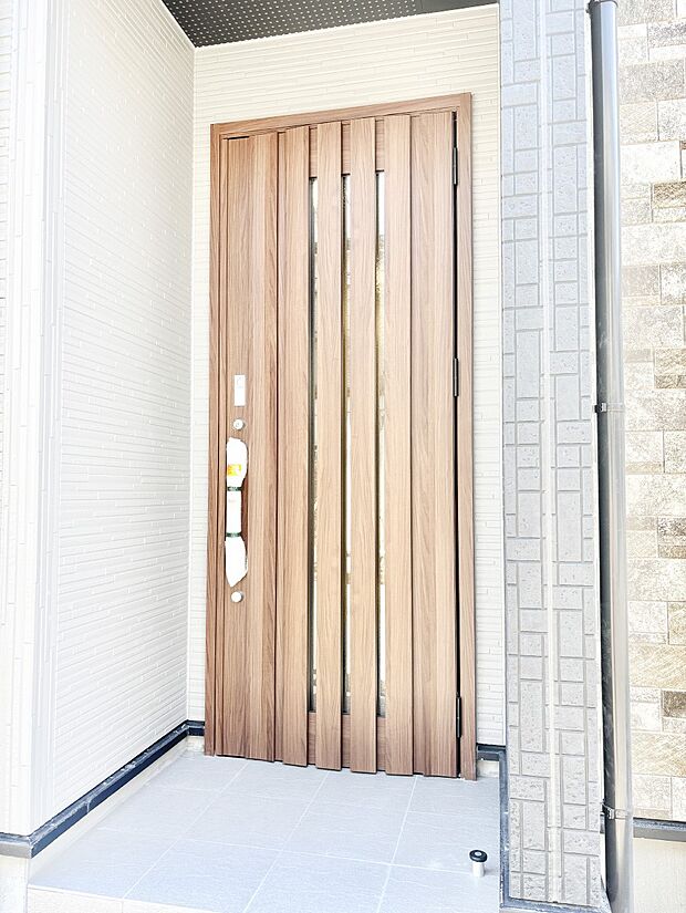 大切な家族、来客を出迎える玄関。