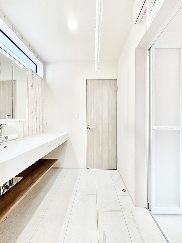 収納力と機能性に優れた洗面化粧台