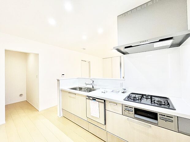 料理をしながらでもご家族との会話を楽しめる対面キッチン