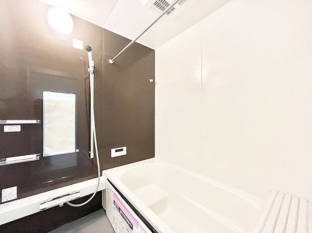 落ち着いた雰囲気でゆっくりお寛ぎいただけるバスルーム