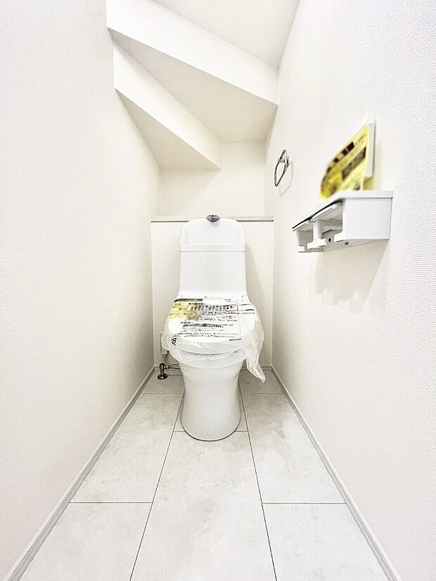 明るく清潔感のあるトイレです。