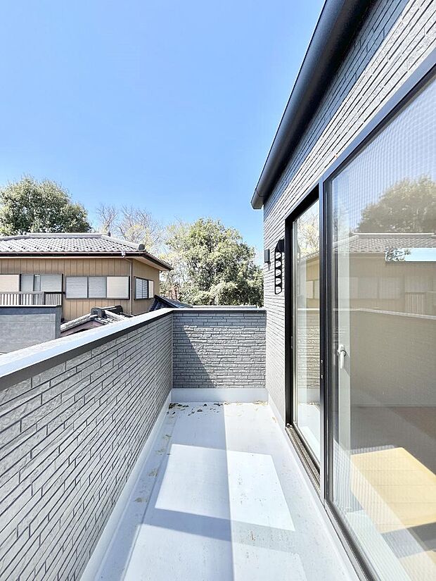 ゆったりバルコニーだから沢山お洗濯ものを干せます。