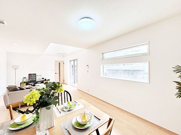 落ち着いた雰囲気のLDKは家族みんなの快適空間