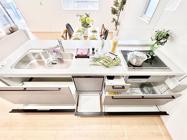 使いやすさを優先したスライド式収納タイプ!