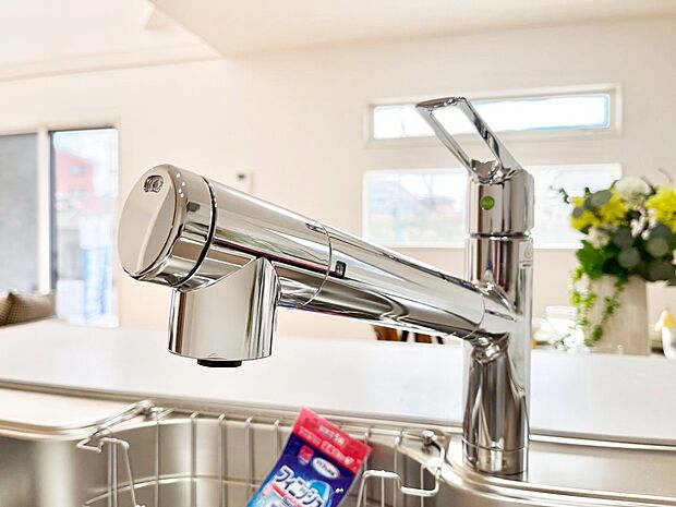 いつでも清潔なおいしいお水を。一つの水栓で水道水と浄水を使い分け。