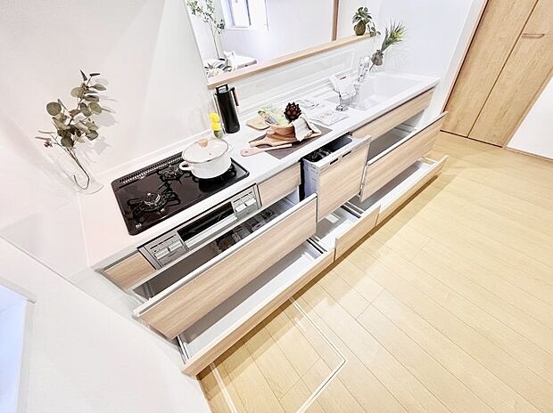 使いやすさを優先したスライド式収納タイプ！