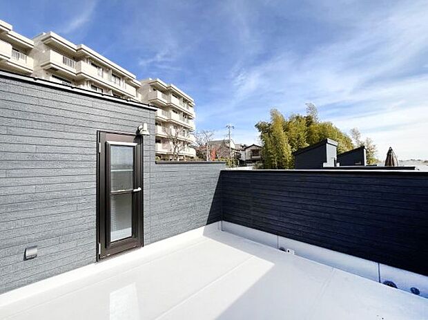 おうち時間が充実しそう!開放感を感じられるスカイバルコニー。