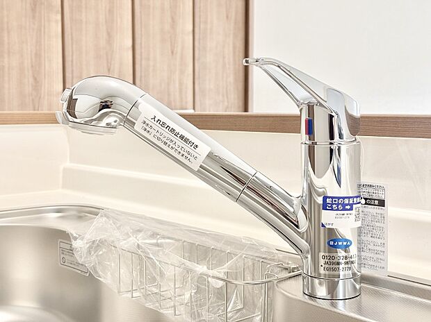 いつでも清潔なおいしいお水を。一つの水栓で水道水と浄水を使い分け。