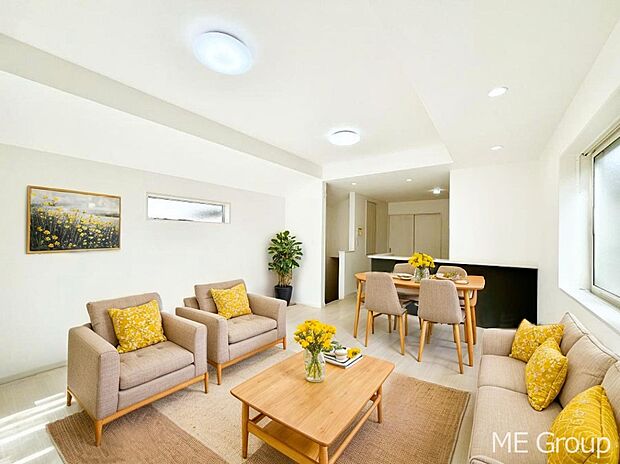 家族の和やかな会話が聞こえてきそう。開放感のあるリビングです。※家具はCGです