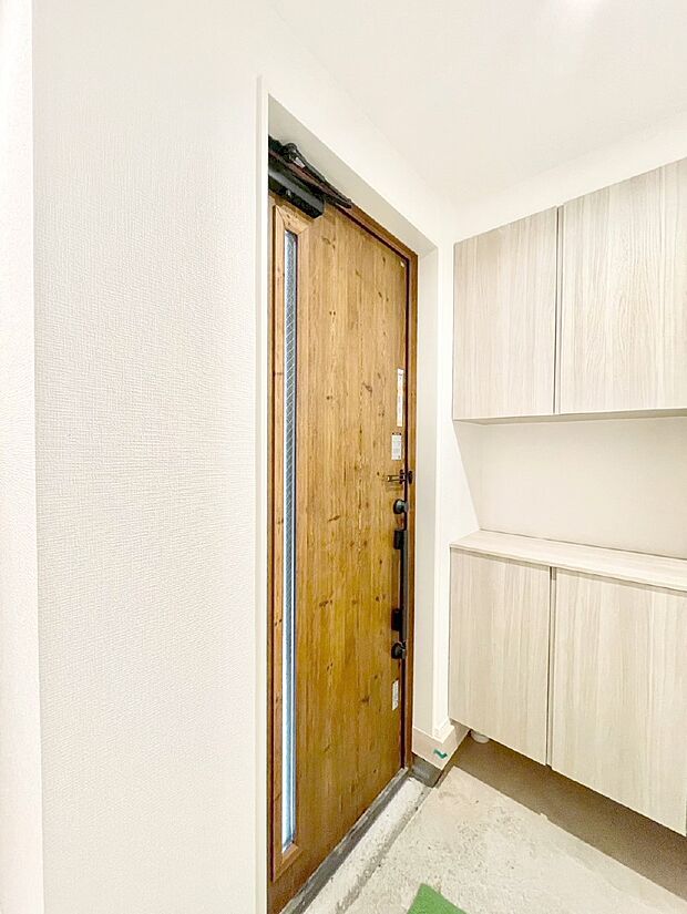 飾り棚を利用して、お越しいただくお客様をおもてなしできます。