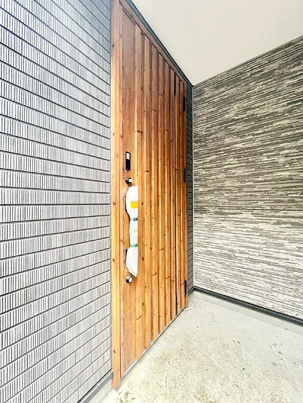 大切な家族、来客を出迎える玄関。