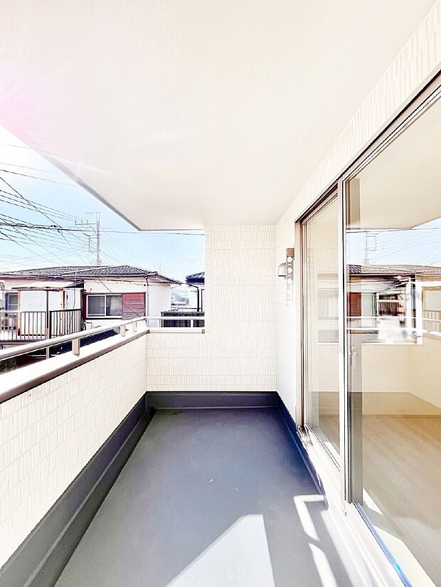 ゆったりバルコニーだから沢山お洗濯ものを干せます。