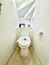 トイレ：トイレは1階と2階それぞれに配置されていてとても便利です。 