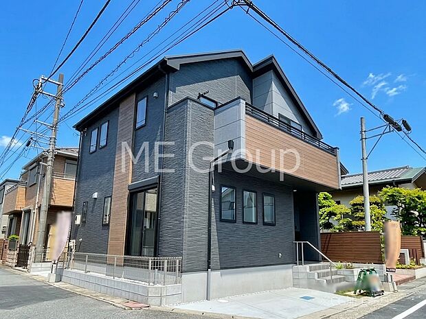 シンプルで落ち着きのある建物は住むかたの個性でオリジナルなものになっていきます。