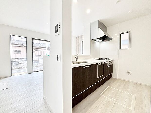 料理をしながらご家族との会話を楽しめる対面カウンターキッチン