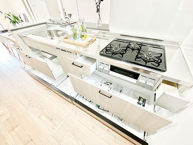 使いやすさを優先したスライド式収納タイプ！