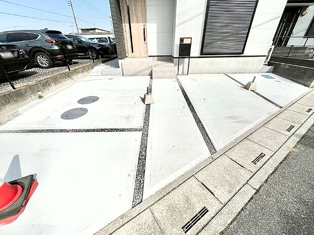 カースペースは2台駐車可。セカンドカーや来客時に便利です!