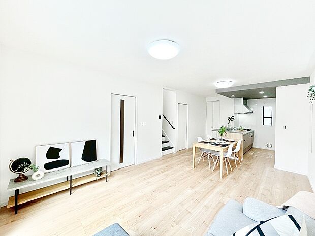 対面キッチン&リビングイン階段を採用した家族の絆深まるリビングです