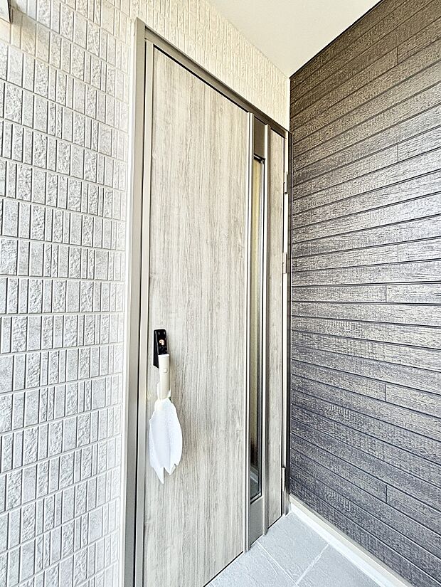 住まいの顔を演出する、玄関ドア。